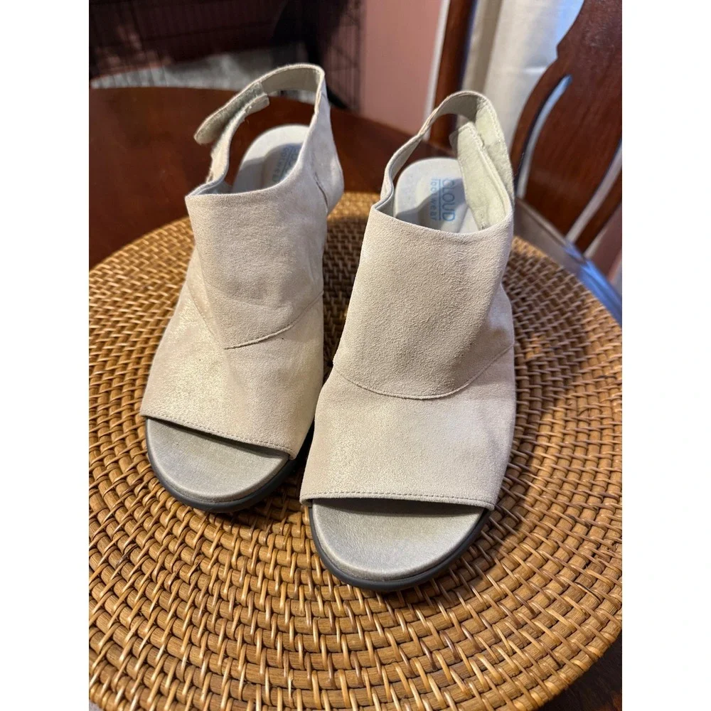 Cloud Footwear Womens Metallic Suede Slingback Block Heel Sandals Beige Size 40